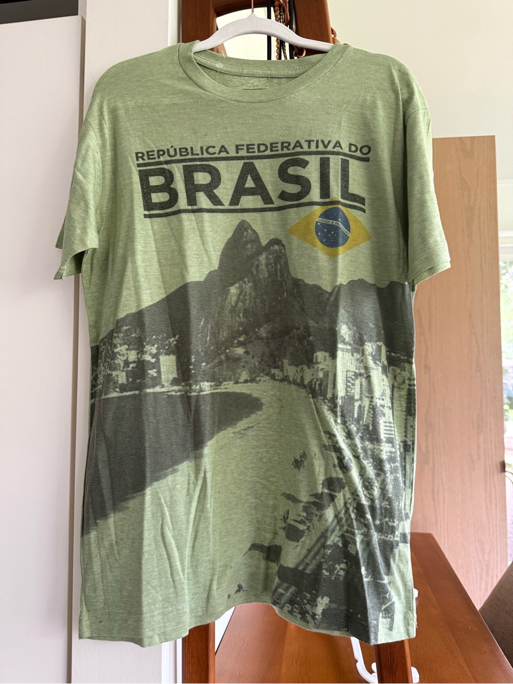 Brasil Graphic Crew Neck Tee Size M
